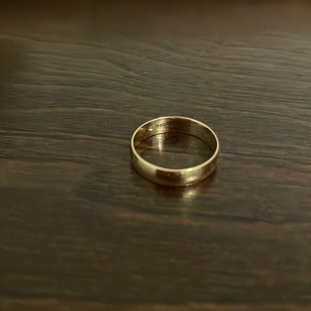 Women’s 10K Gold Wedding Band 4MM Size 6